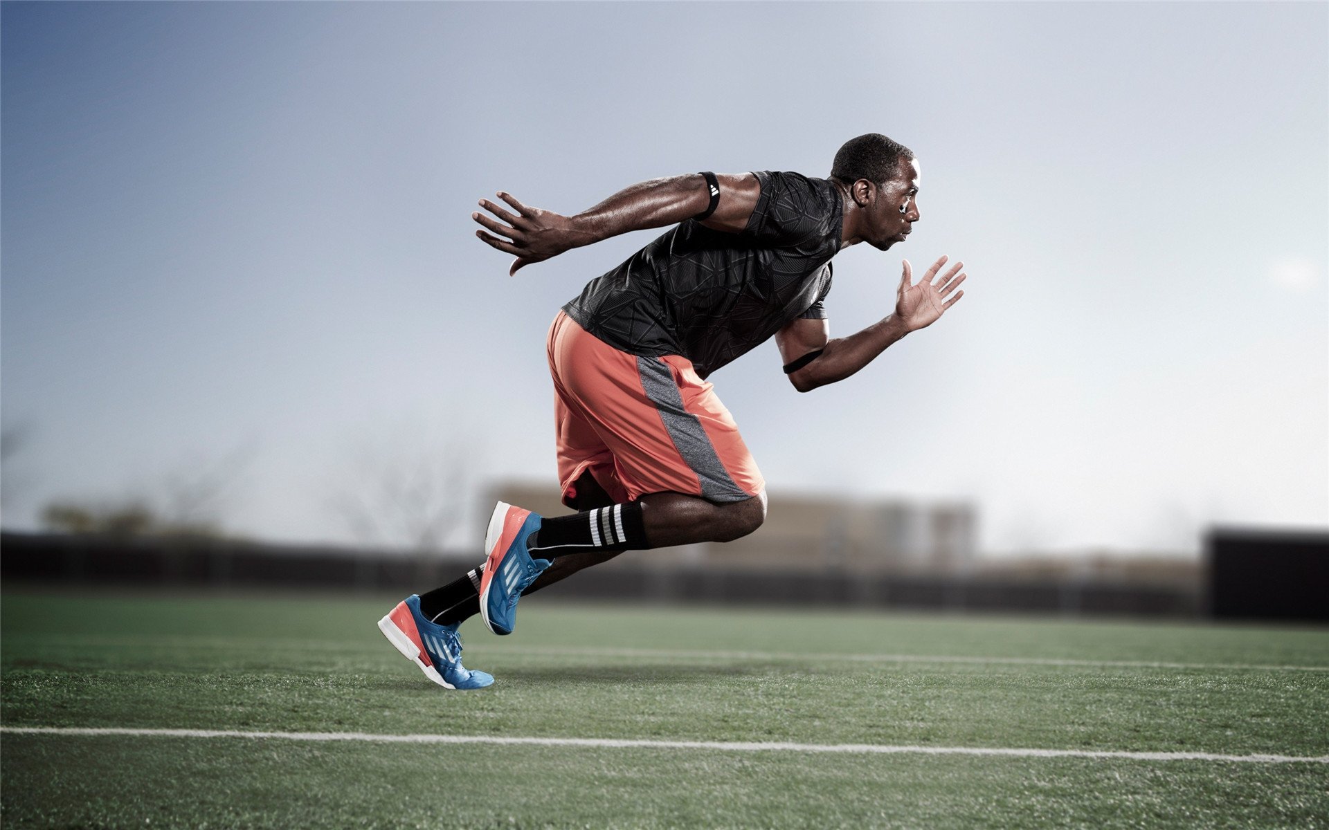 弗朗索瓦·斯图尔特:身手敏捷的中场球员,南非队进攻核心之一